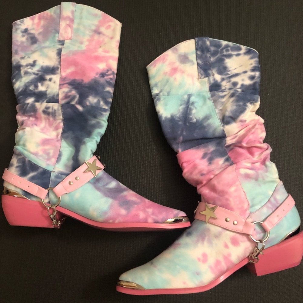 NWOT Yru Deathproof Tiedye Boots